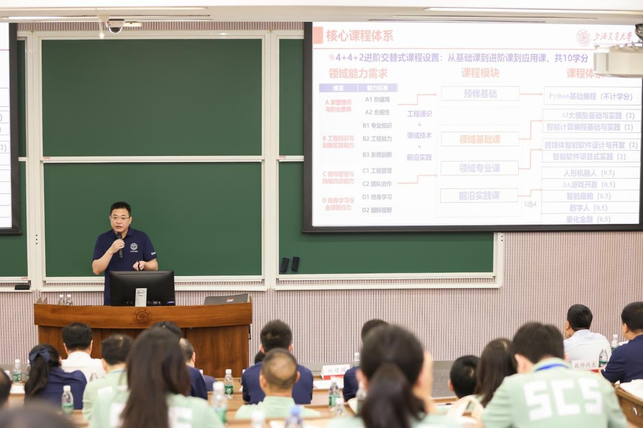 仪式由李昕荣主持